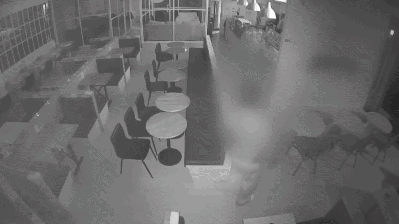 지난 1월, 카페에 들어가 현금 훔치는 중학생(화면제공: 시청자)