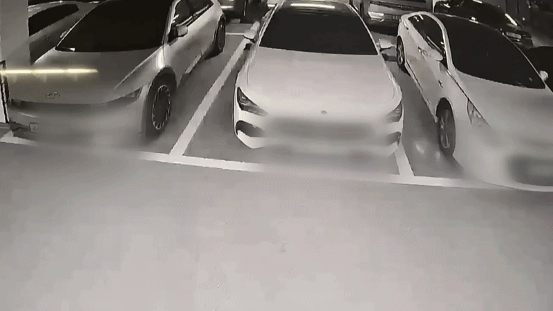 지난 1월, 아파트 지하 주차장에서 차량 털이 시도하는 중학생(화면제공: 시청자)