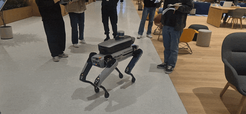 20일 서울 서초구 기아 본사에서 열린 정기 주주총회장 1층에 전시된 보스턴다이나믹스의 4족 보행 로봇 ‘스팟’. 정경수 기자