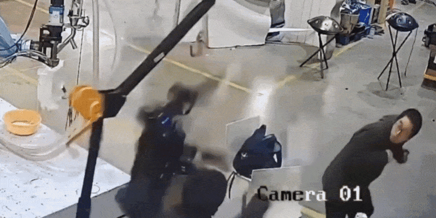 휴머노이드 로봇 가이드 투더 갤럭시 유튜브 캡처