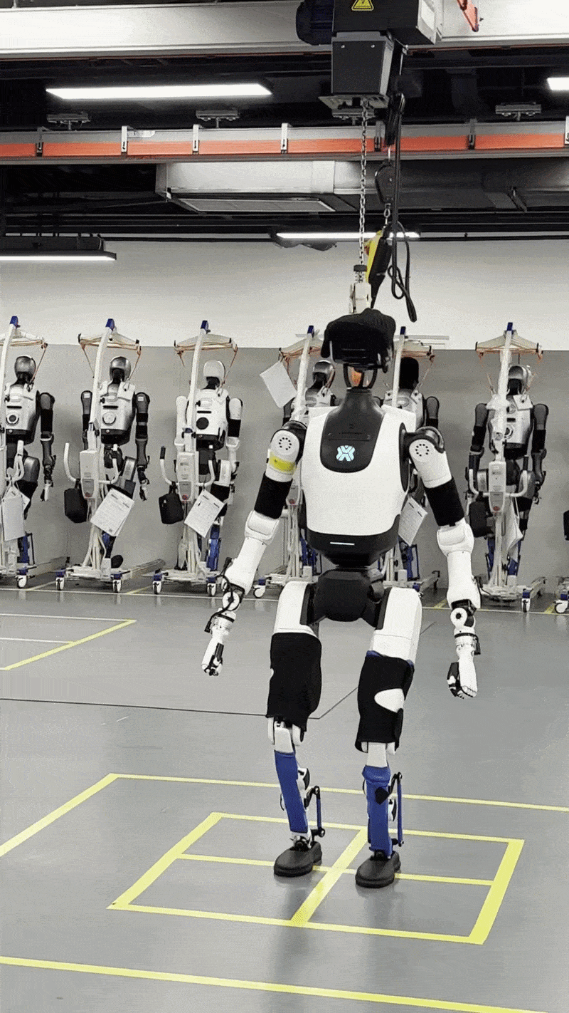 로봇이 걷기 테스트를 받고 있다. 베이징=정다은 특파원