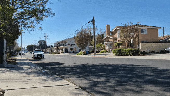 지난 20일(현지시간) 미국 캘리포니아주 샌타클라라에서 구글 웨이모를 호출한 지 6분 만에 승차 지점으로 들어오고 있다. 김현일 기자