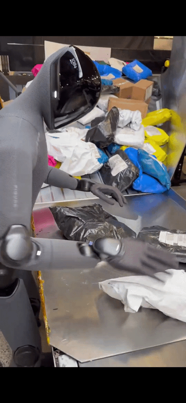 [서울=뉴시스]복잡한 물류 환경에서 스스로 판단하고 움직이는 능력을 갖춘 휴머노이드 로봇의 모습. 사진 X 캡처  *재판매 및 DB 금지 *재판매 및 DB 금지