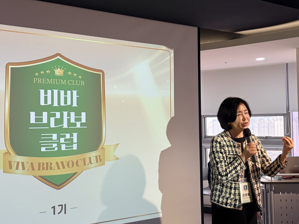 26일 이투데이 빌딩 19층 라운지에서 신미화 이투데이피엔씨 미래설계연구원이 클럽 기획 의도를 설명하고 있다.(박지수 기자 jsp@)