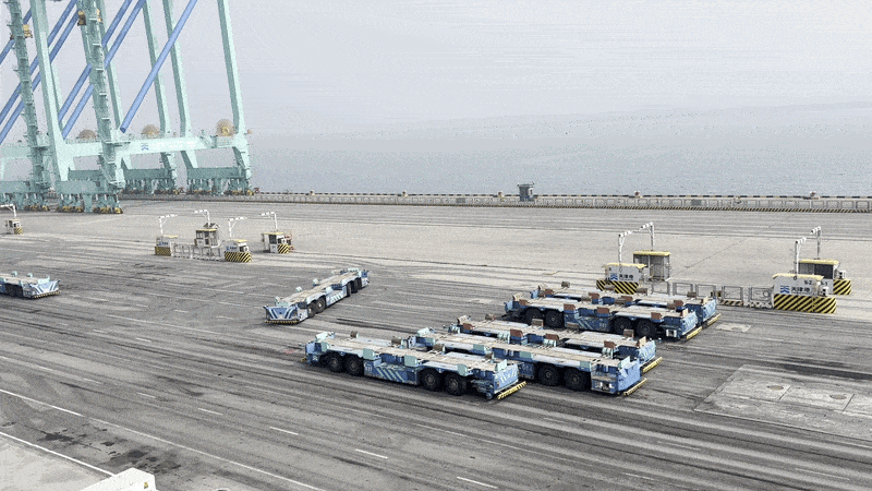 26일 중국 톈진항 제2컨테이너터미널에서 무인 운송차가 운행하고 있다. 사진(톈진)=정다은 특파원