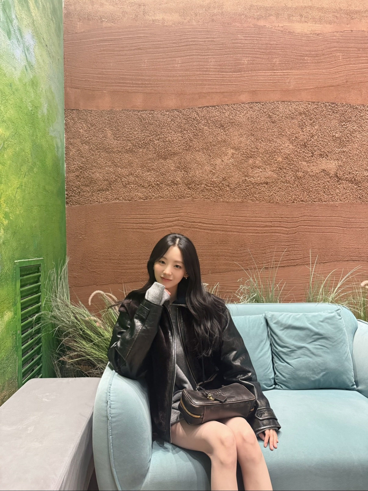 Winter Fashion: How to Style a Black Mustang Jacket Like Joy Hyun