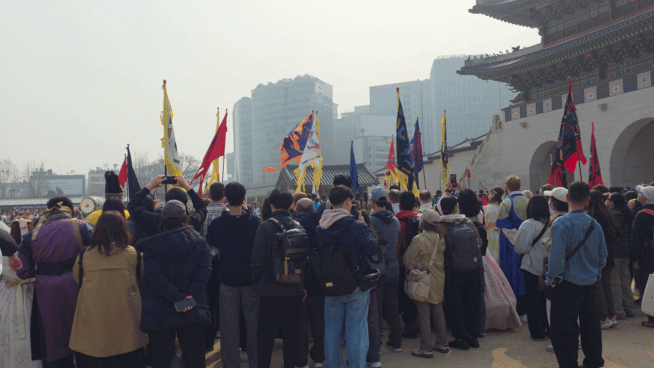 27일 경복궁. 외국인 관광객들로 붐볐다. /사진=이정우 기자