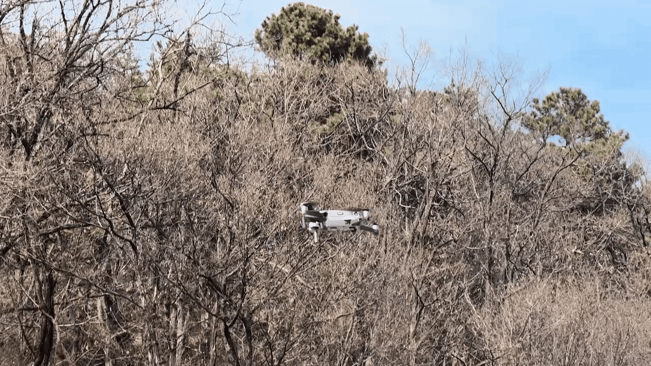 지난 19일 서울 관악구 신림동 독산자연공원에서 열린 ‘산불 대응 주민대피 훈련’에서 화재 감시 드론이 이륙하고 있다./이호준 기자