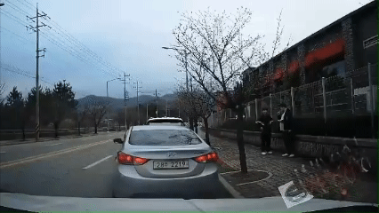 충북 음성군 원남면 통근버스 사고 당시 인근 차량의 블랙박스 영상. (영상=엑스 캡처)