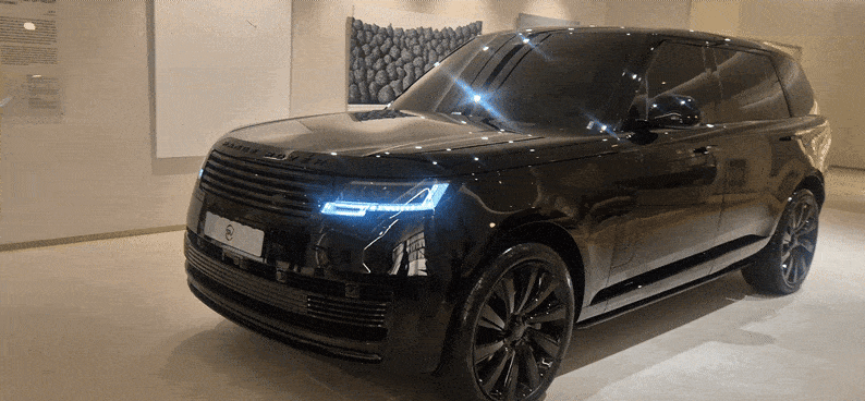 2일 서울 강남구 천일오토모빌 전시장의 레인지로버 ‘SV 블랙’ 모델. 정경수 기자