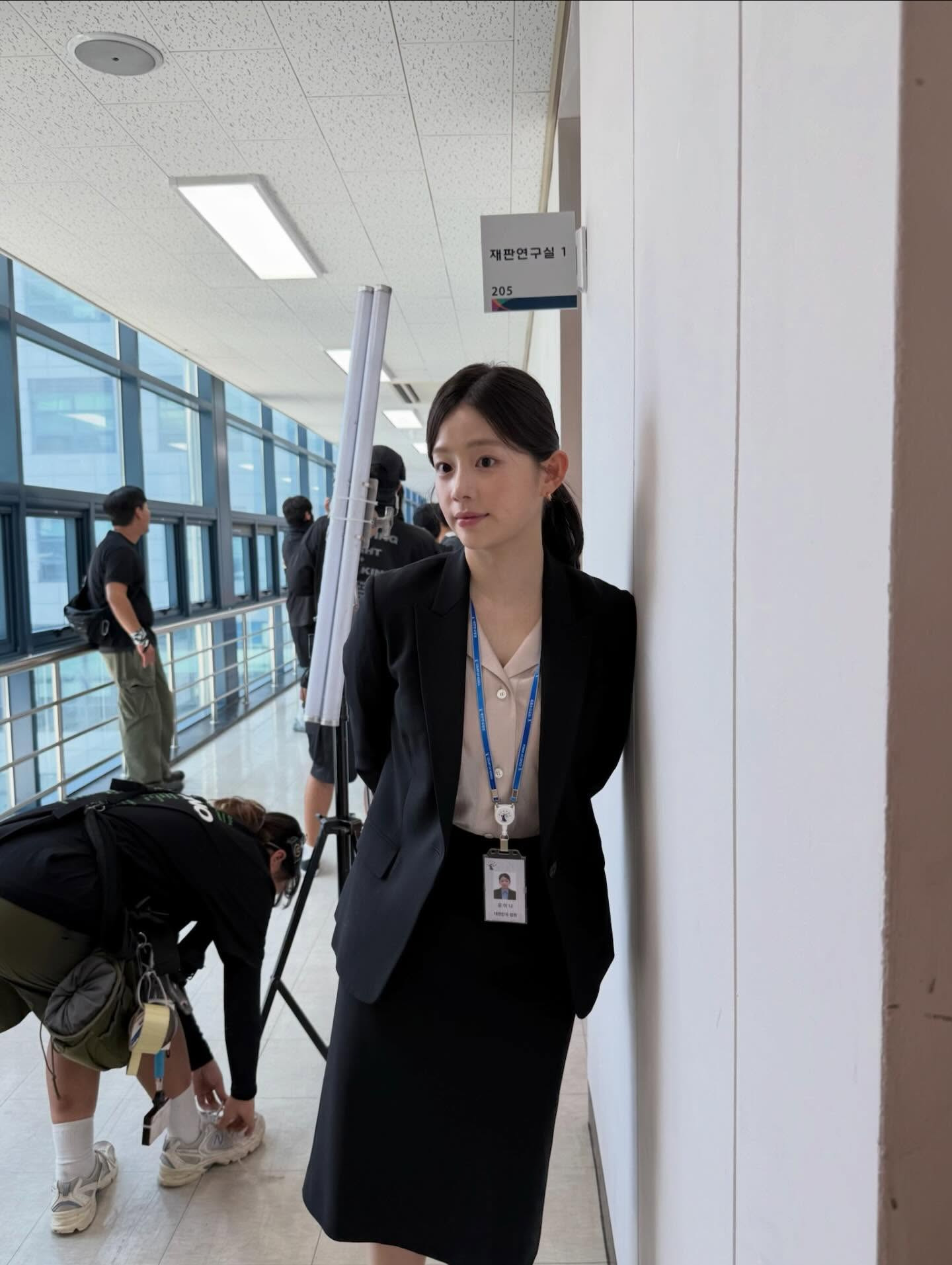 How to Achieve an Elegant Office Look: Cha Seo-an’s Key Styling Tips Revealed