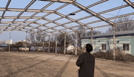 기자가 아바타360 드론을 조종하고 있다(사진=윤정훈 기자)