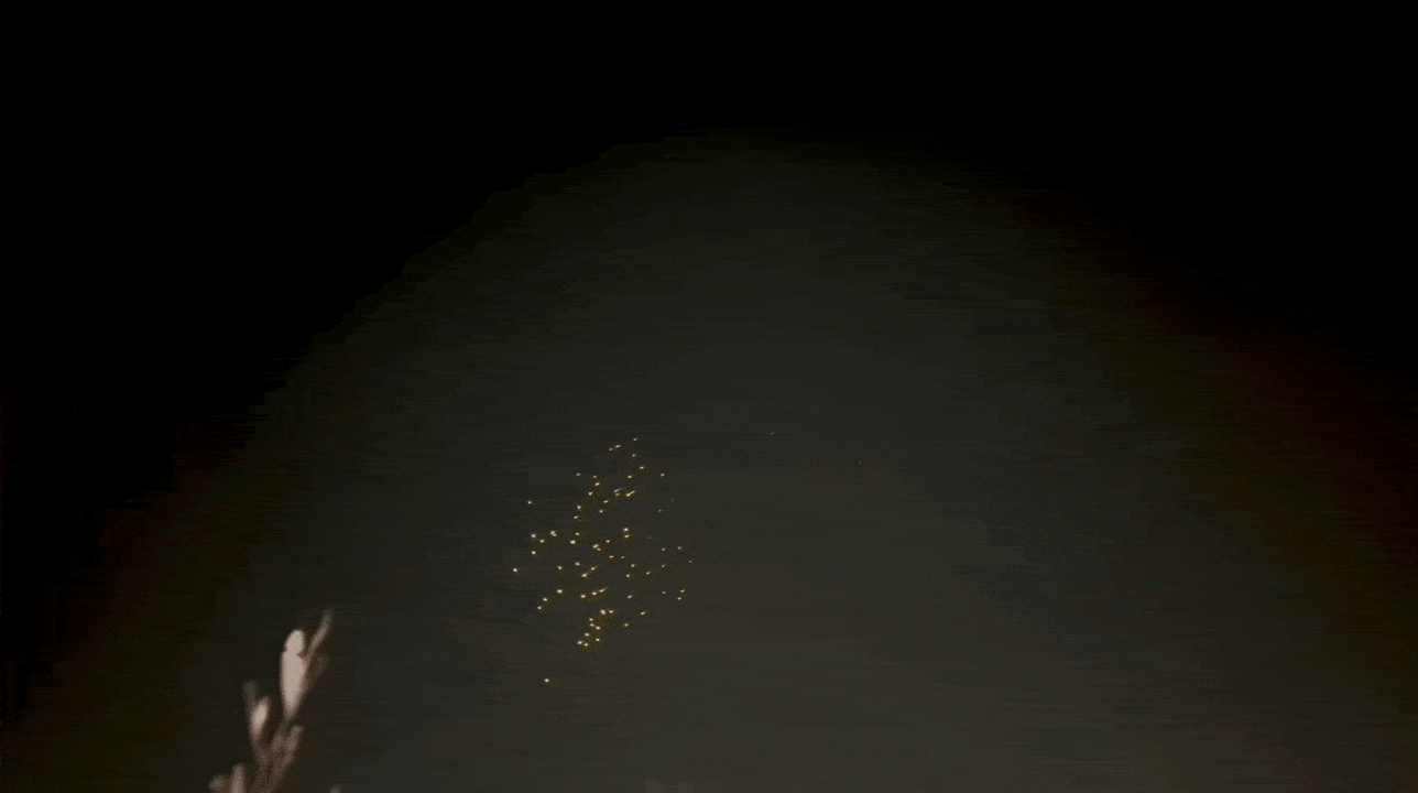 이란이 발사한 중거리탄도미사일의 확산탄 탄두가 이스라엘 중부 상공에서 자탄을 분리하는 모습. 엑스(X) 캡처