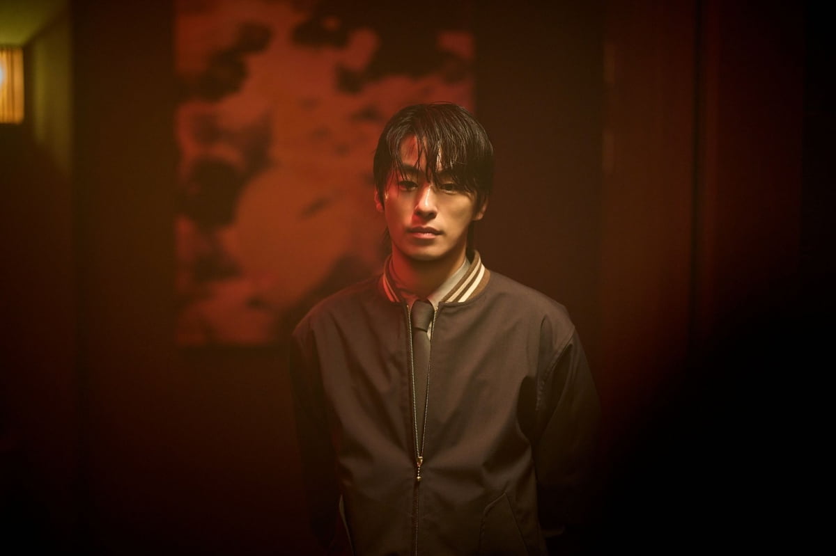 노란 수영복에 섹시한 몸매 어필하는 존예 처자