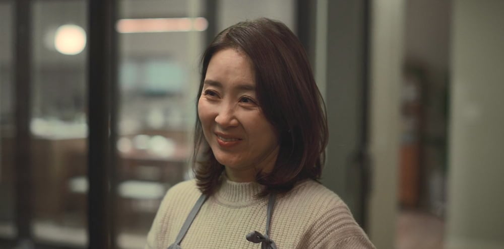 노란 수영복에 섹시한 몸매 어필하는 존예 처자