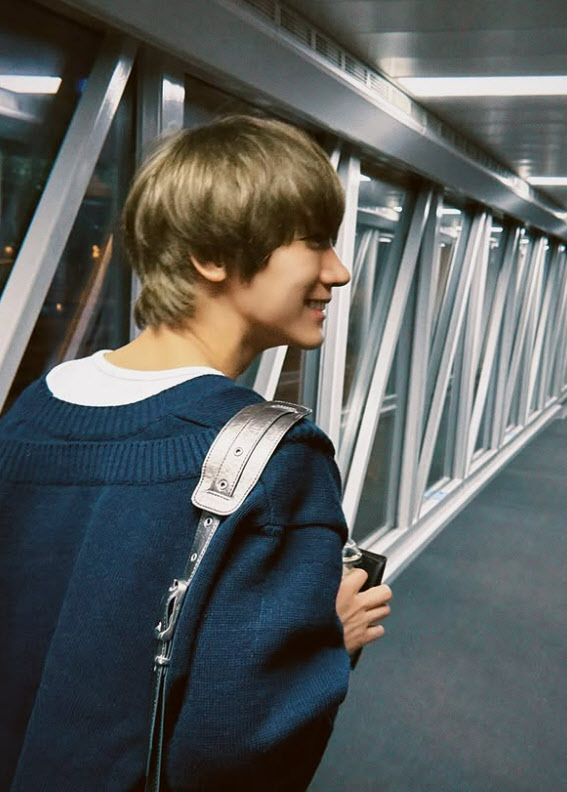 노란 수영복에 섹시한 몸매 어필하는 존예 처자