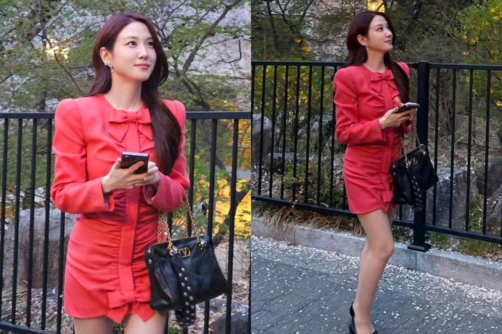 노란 수영복에 섹시한 몸매 어필하는 존예 처자