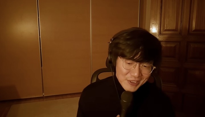 노란 수영복에 섹시한 몸매 어필하는 존예 처자