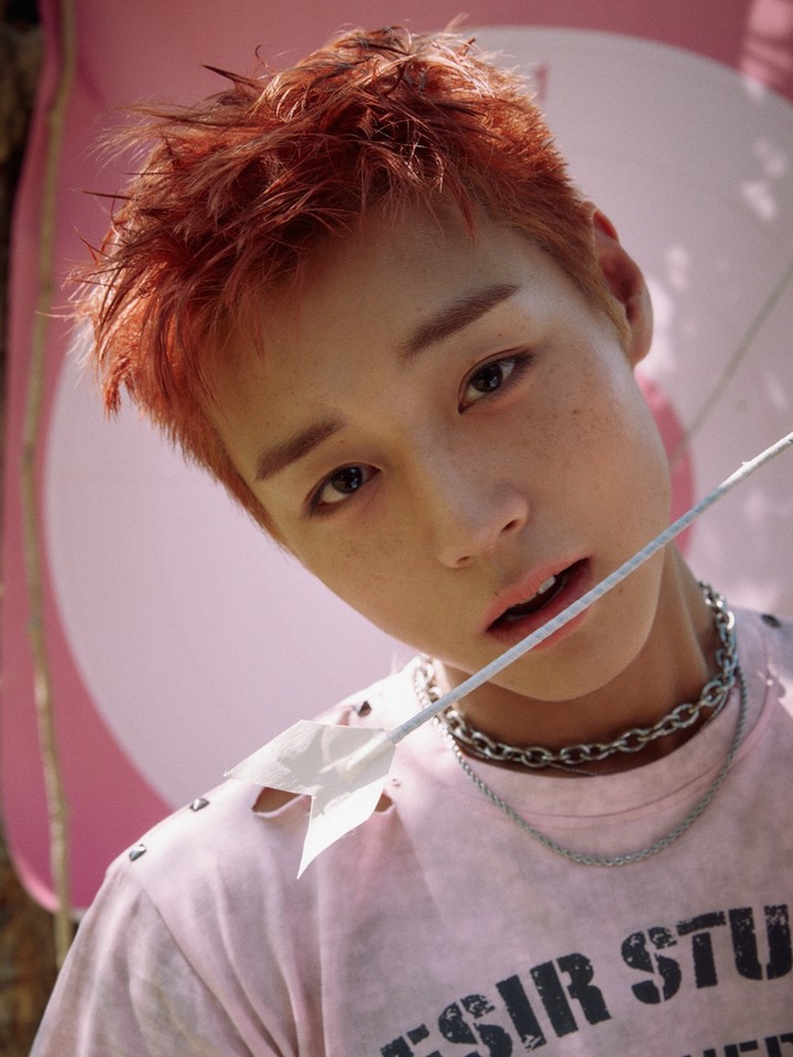 노란 수영복에 섹시한 몸매 어필하는 존예 처자