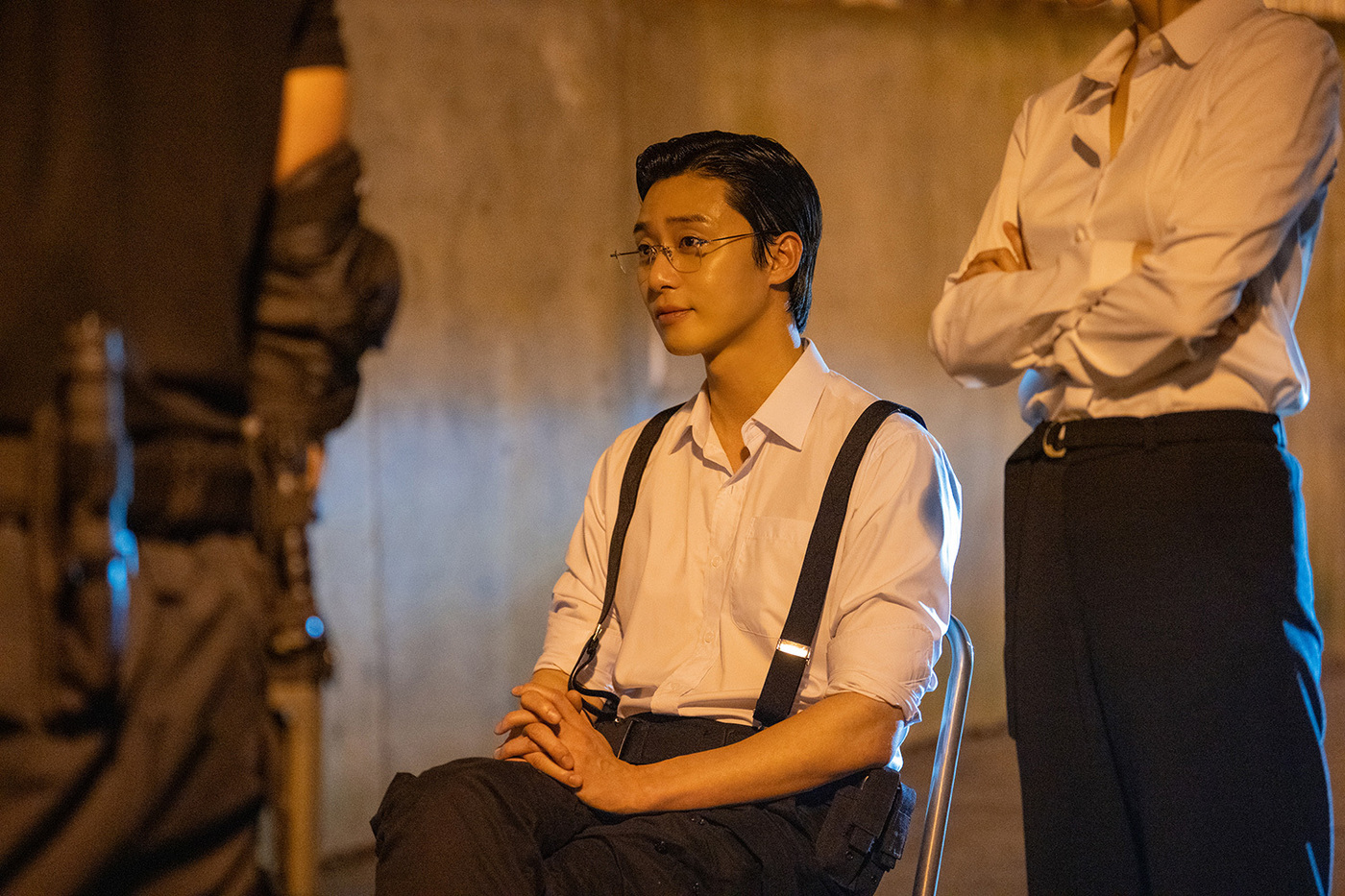 노란 수영복에 섹시한 몸매 어필하는 존예 처자