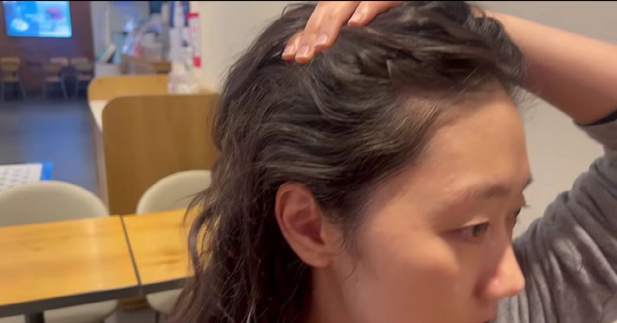 노란 수영복에 섹시한 몸매 어필하는 존예 처자