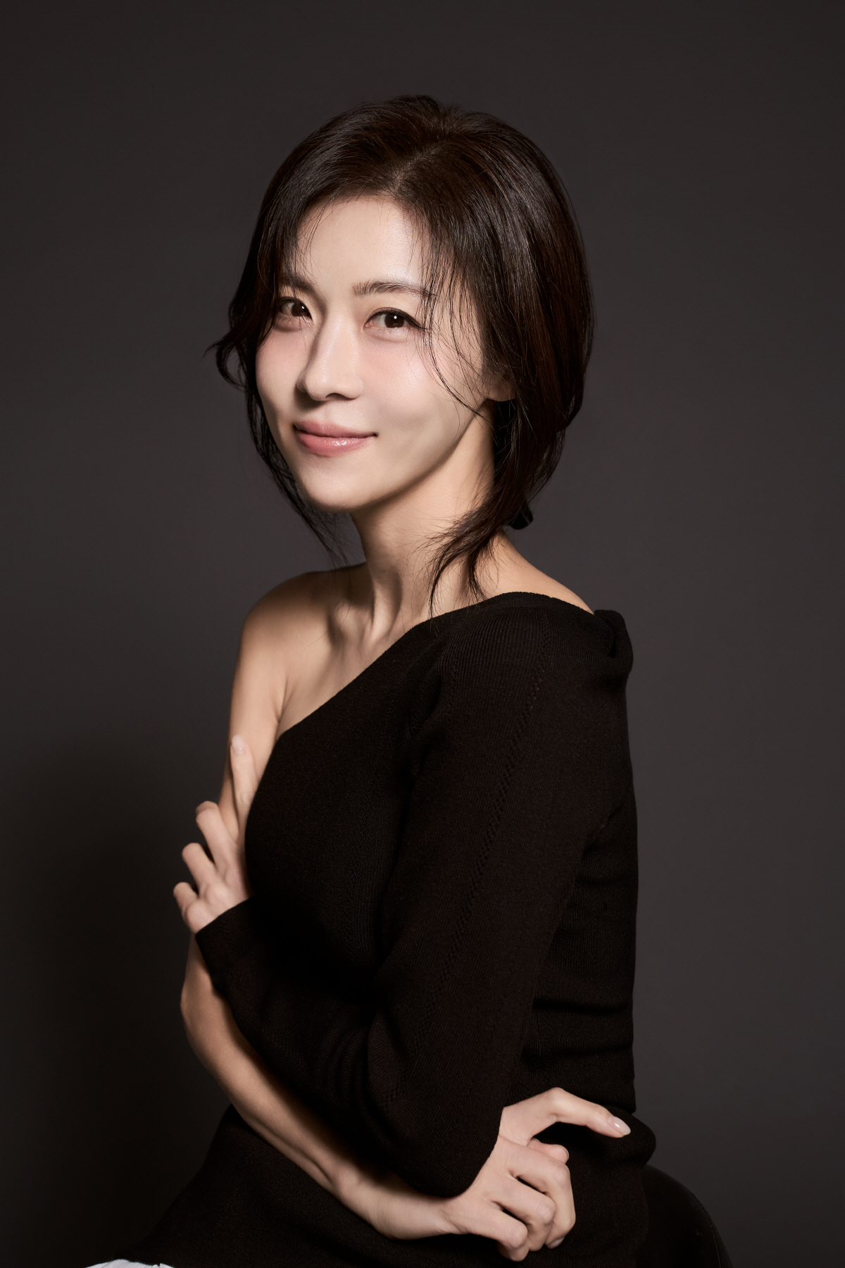 노란 수영복에 섹시한 몸매 어필하는 존예 처자