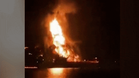 지난 달 11일(현지시각) 이란의 공격으로 이라크 영해에 정박 중인 해외 유조선에서 화재가 발생했다. /X