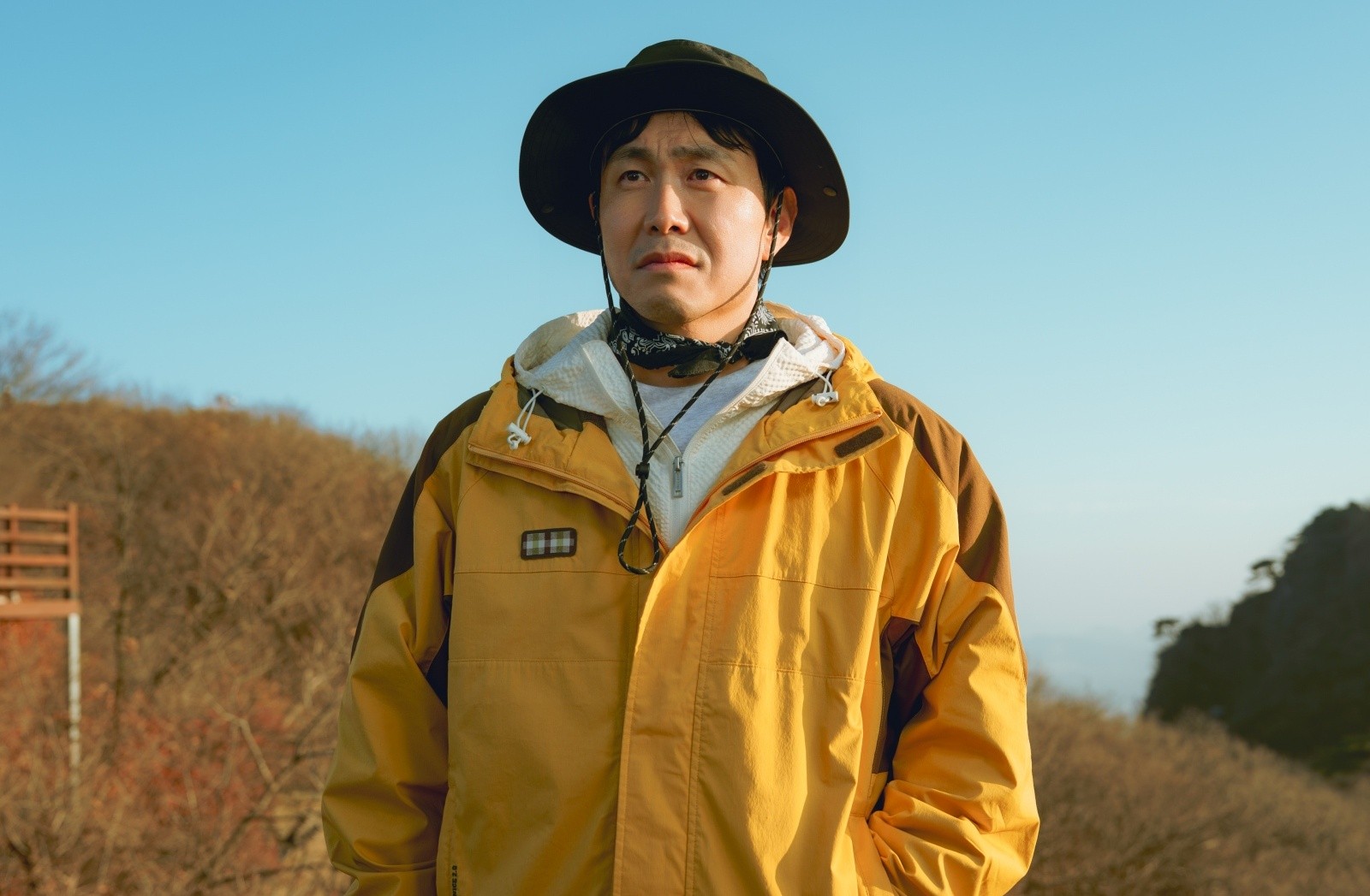 노란 수영복에 섹시한 몸매 어필하는 존예 처자