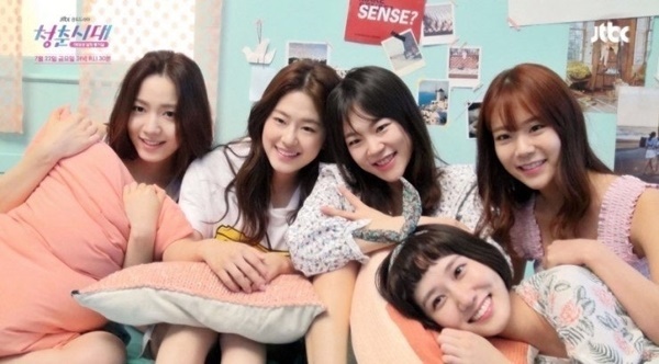 노란 수영복에 섹시한 몸매 어필하는 존예 처자