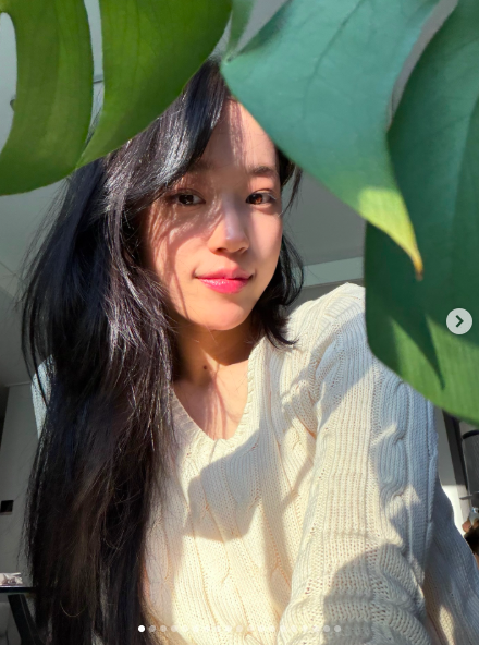 노란 수영복에 섹시한 몸매 어필하는 존예 처자