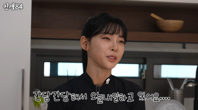 노란 수영복에 섹시한 몸매 어필하는 존예 처자