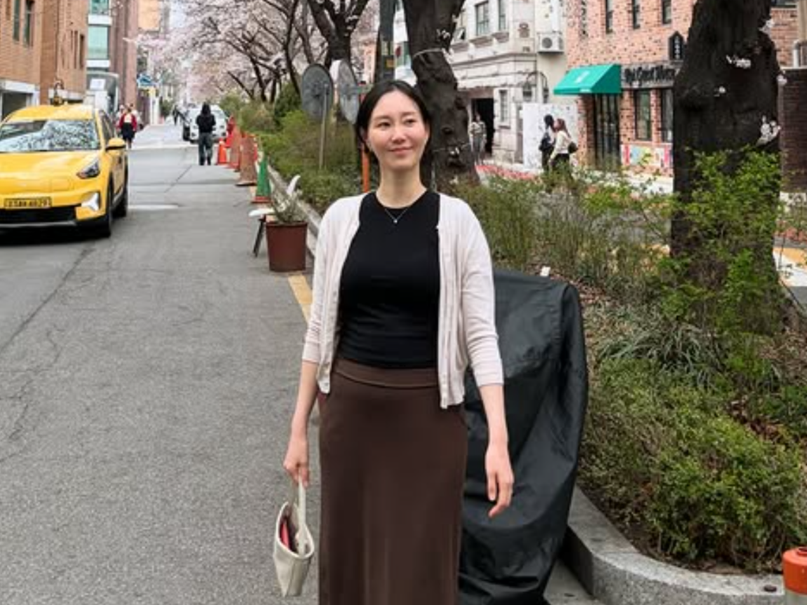 노란 수영복에 섹시한 몸매 어필하는 존예 처자