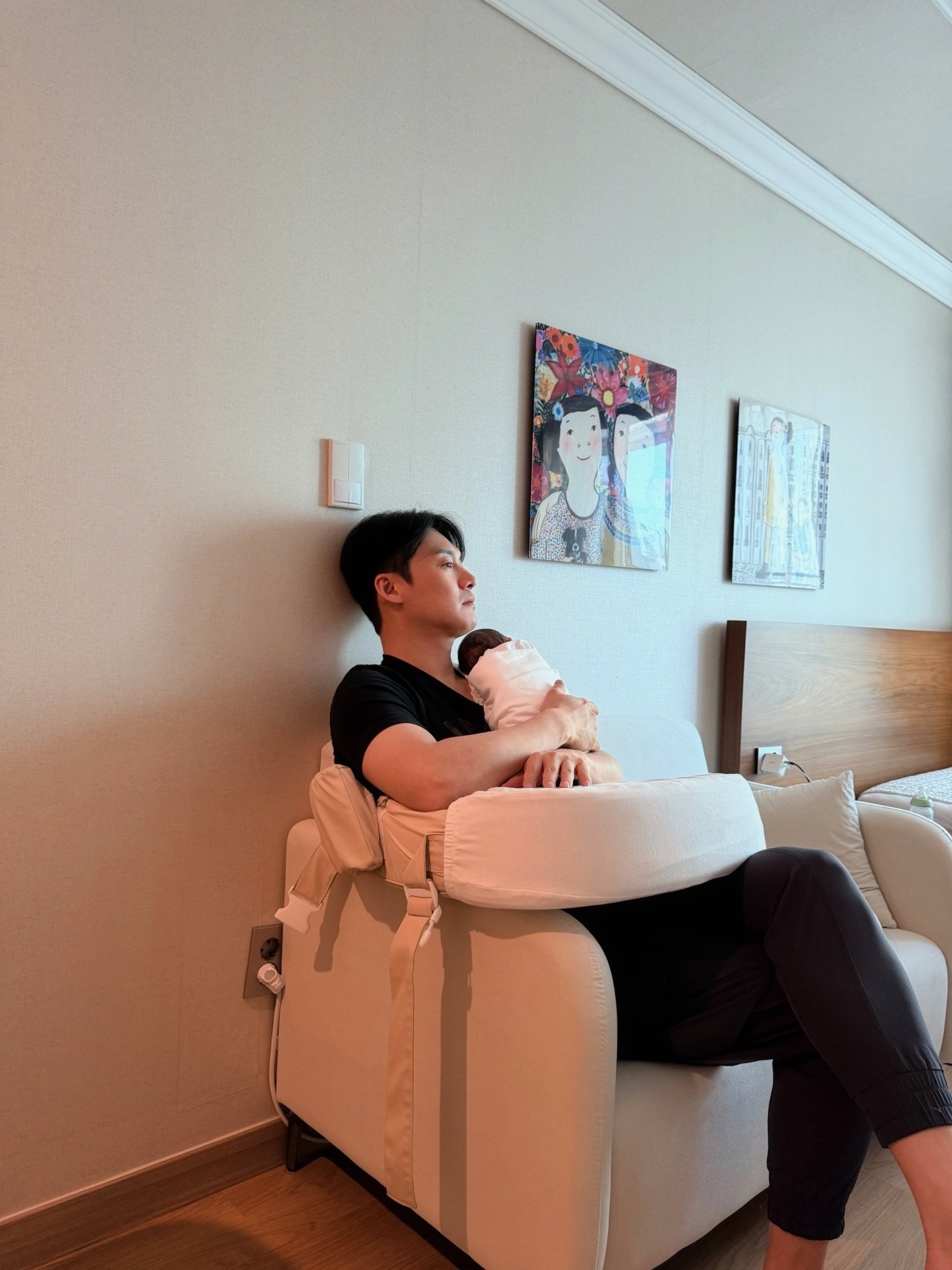 노란 수영복에 섹시한 몸매 어필하는 존예 처자