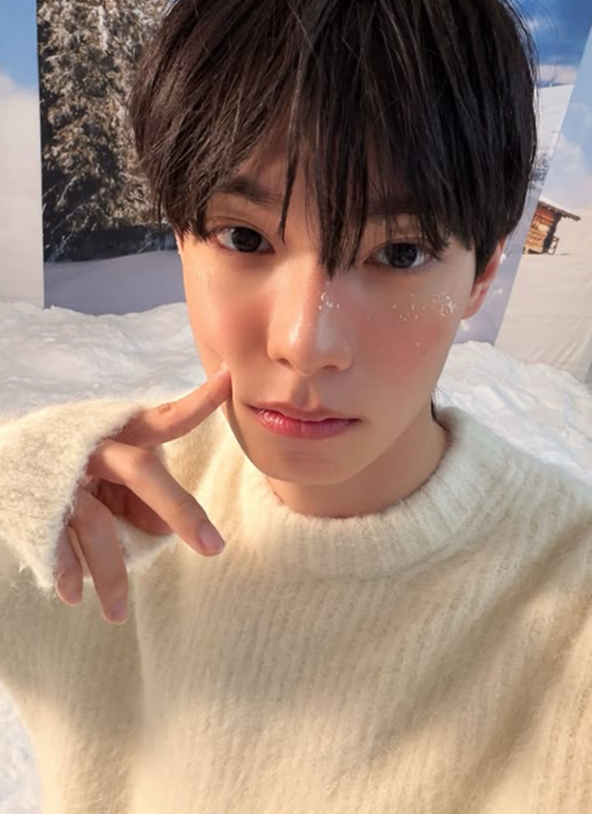 노란 수영복에 섹시한 몸매 어필하는 존예 처자