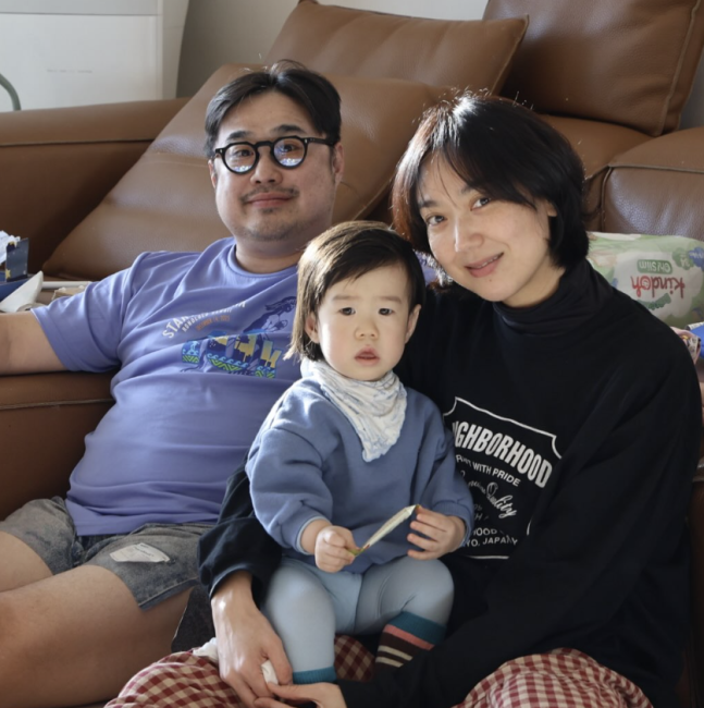 노란 수영복에 섹시한 몸매 어필하는 존예 처자