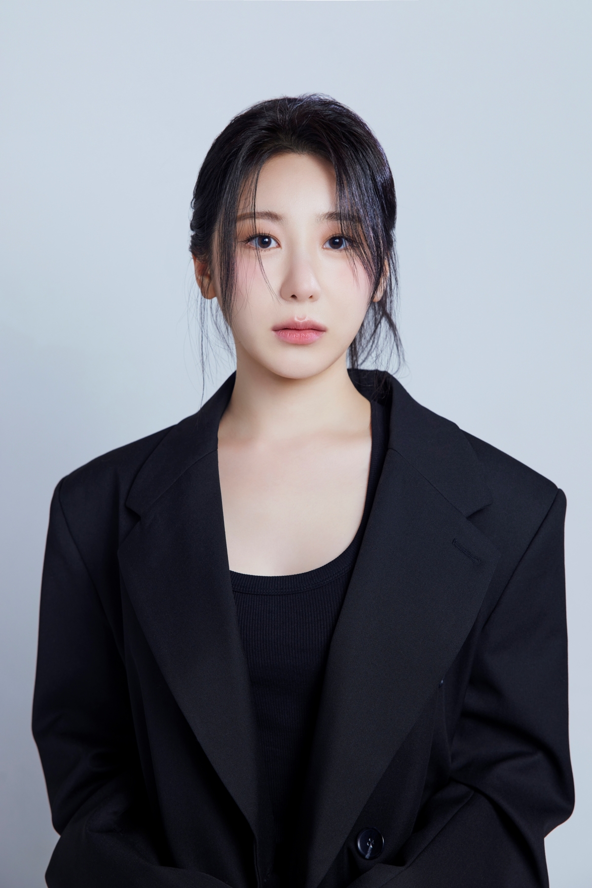 노란 수영복에 섹시한 몸매 어필하는 존예 처자