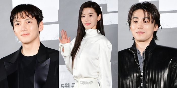 노란 수영복에 섹시한 몸매 어필하는 존예 처자