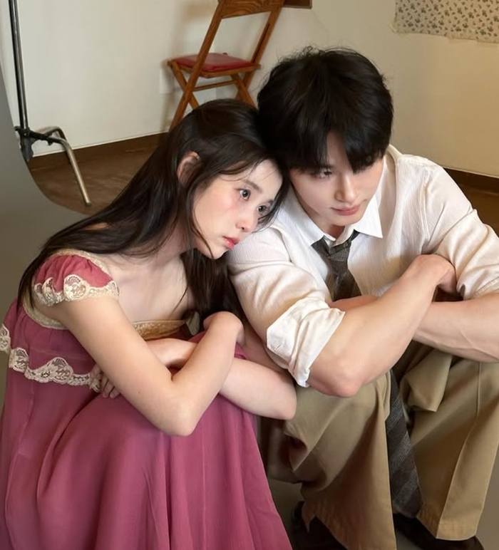 노란 수영복에 섹시한 몸매 어필하는 존예 처자