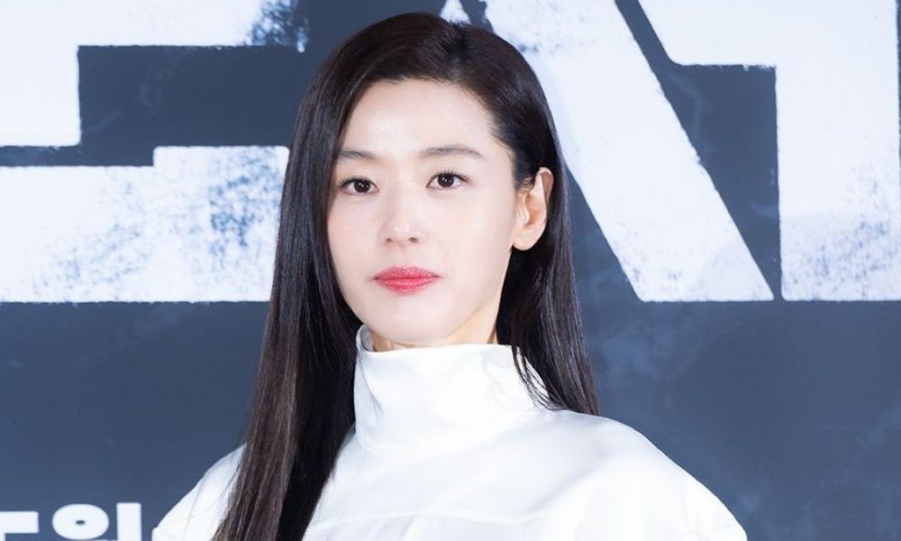 노란 수영복에 섹시한 몸매 어필하는 존예 처자