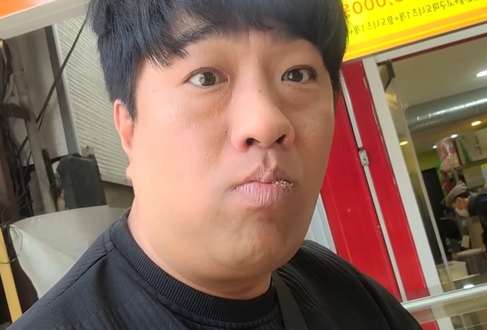 노란 수영복에 섹시한 몸매 어필하는 존예 처자