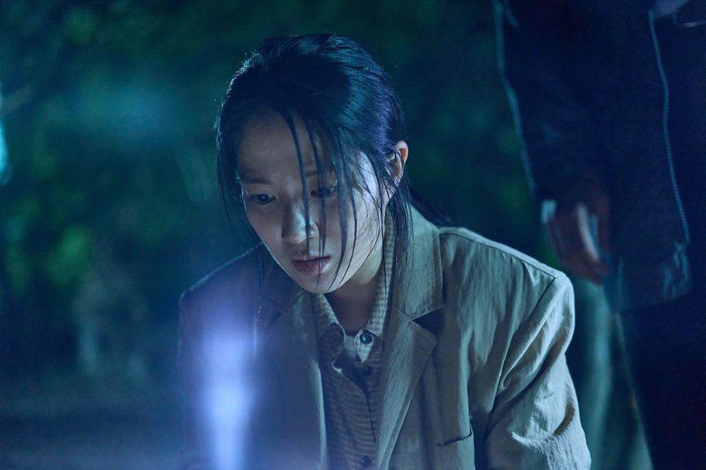 노란 수영복에 섹시한 몸매 어필하는 존예 처자