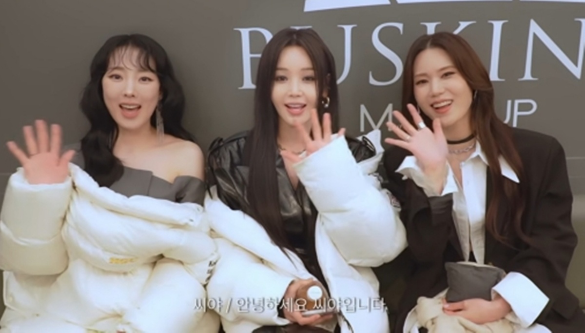 노란 수영복에 섹시한 몸매 어필하는 존예 처자