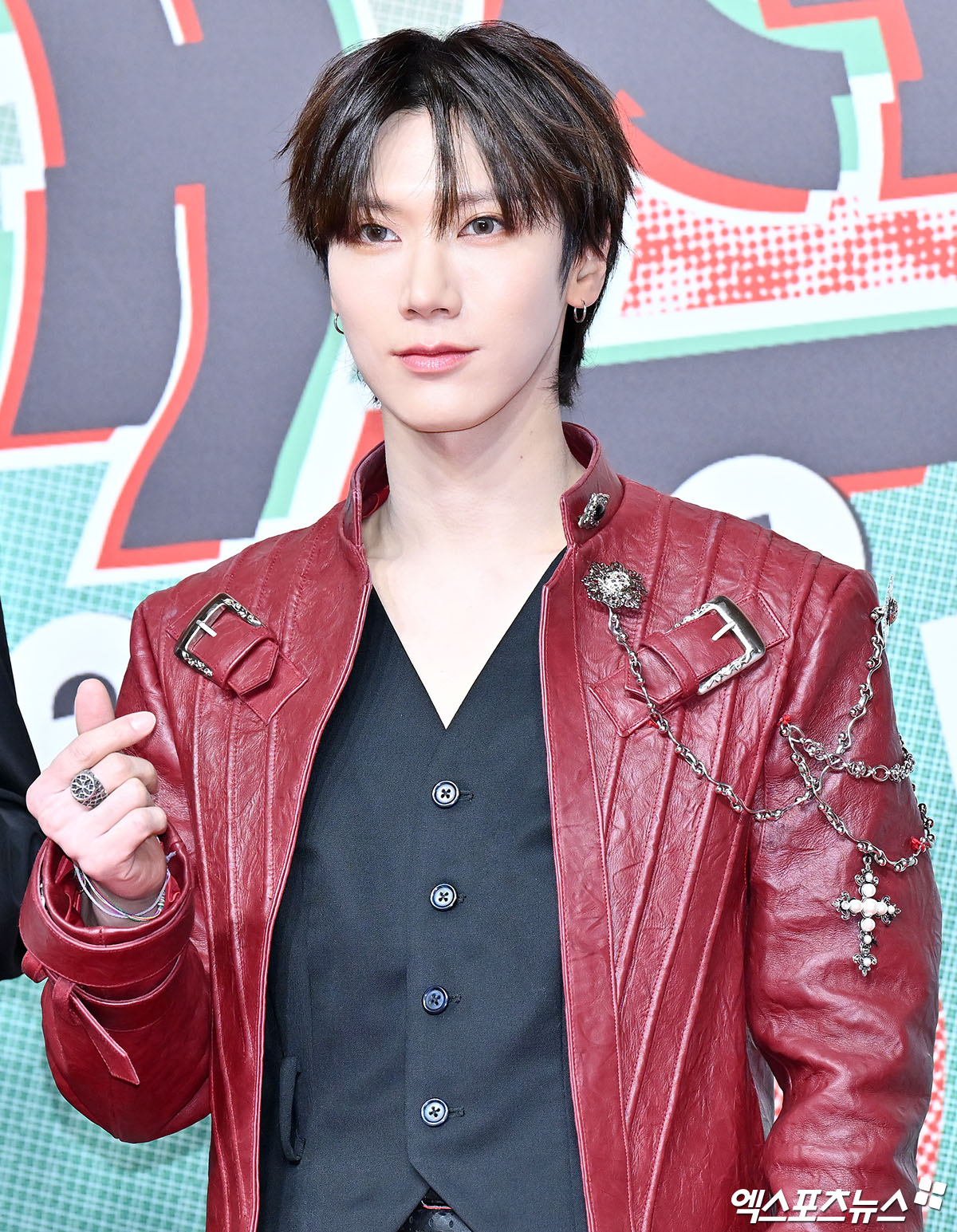 노란 수영복에 섹시한 몸매 어필하는 존예 처자