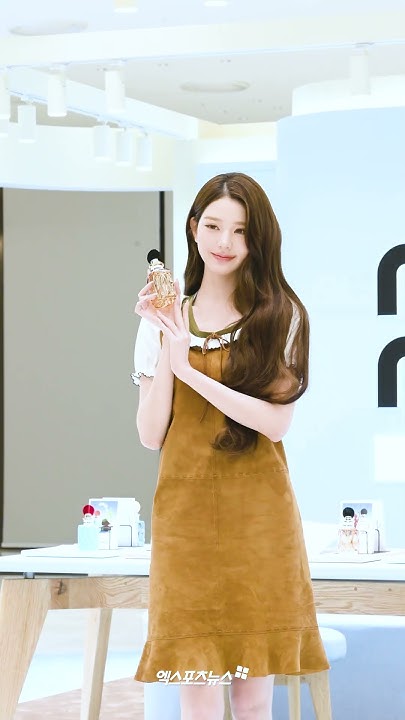 노란 수영복에 섹시한 몸매 어필하는 존예 처자