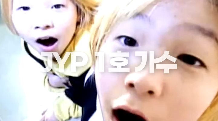 노란 수영복에 섹시한 몸매 어필하는 존예 처자