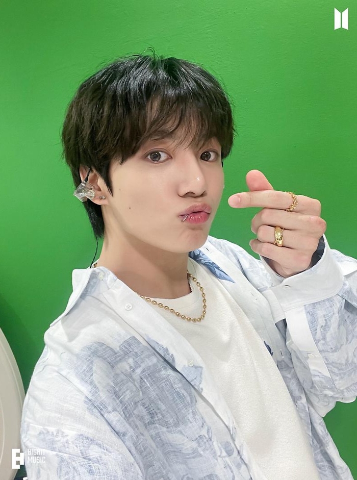 노란 수영복에 섹시한 몸매 어필하는 존예 처자