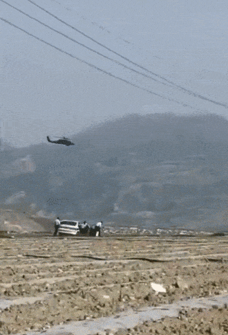 이란군이 F-15E 조종사를 수색하던 HH-60 헬리콥터 두 대를 향해 발포했다. /영상=엑스