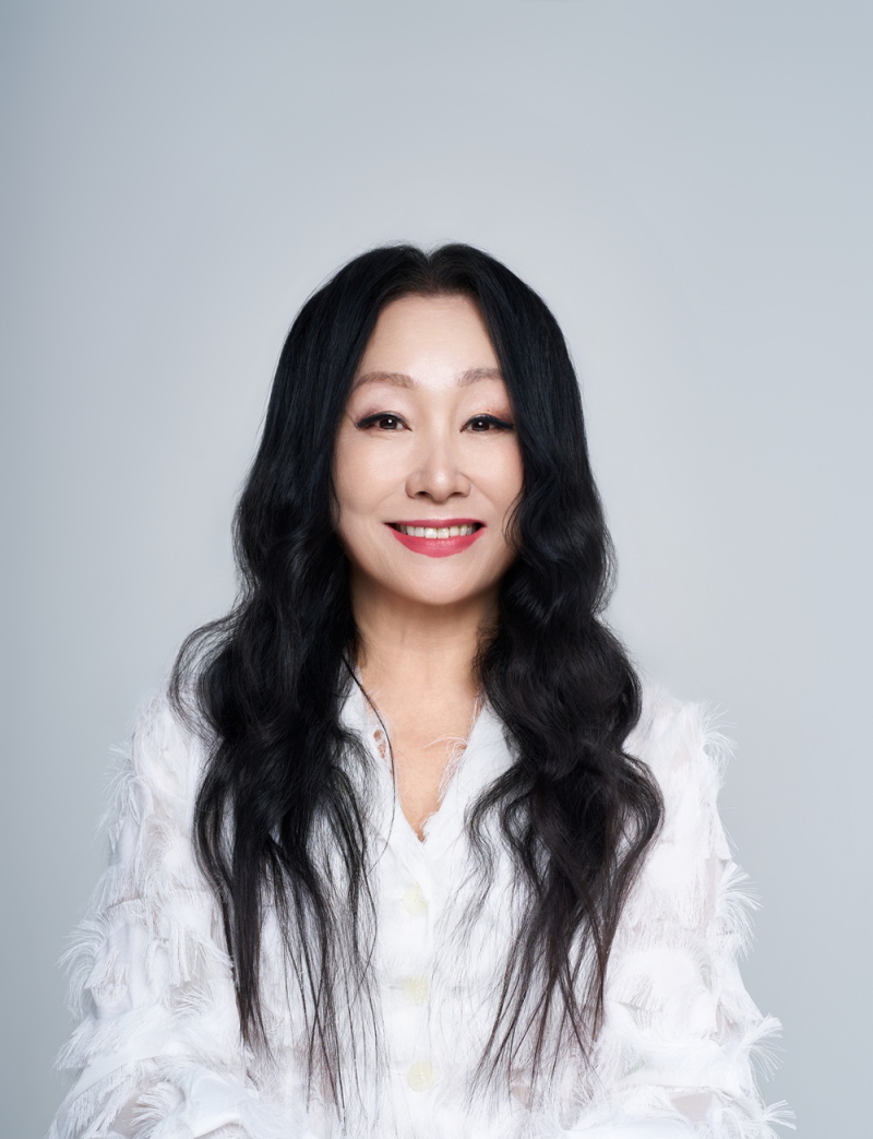 노란 수영복에 섹시한 몸매 어필하는 존예 처자