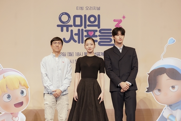 노란 수영복에 섹시한 몸매 어필하는 존예 처자