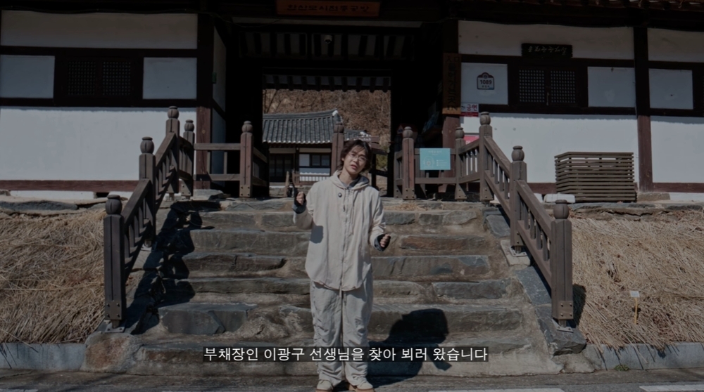 노란 수영복에 섹시한 몸매 어필하는 존예 처자